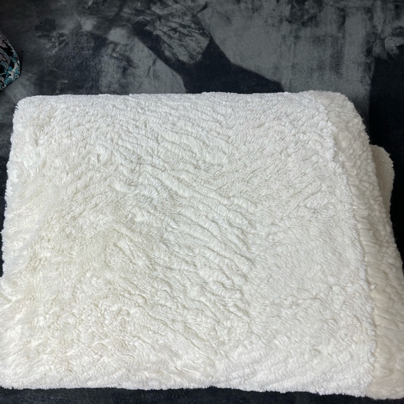 dennis basso Bedding Dennis Basso Blanket Poshmark